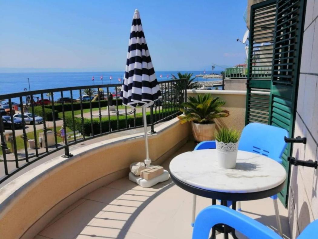 Apartment Dalma Podgora Esterno foto